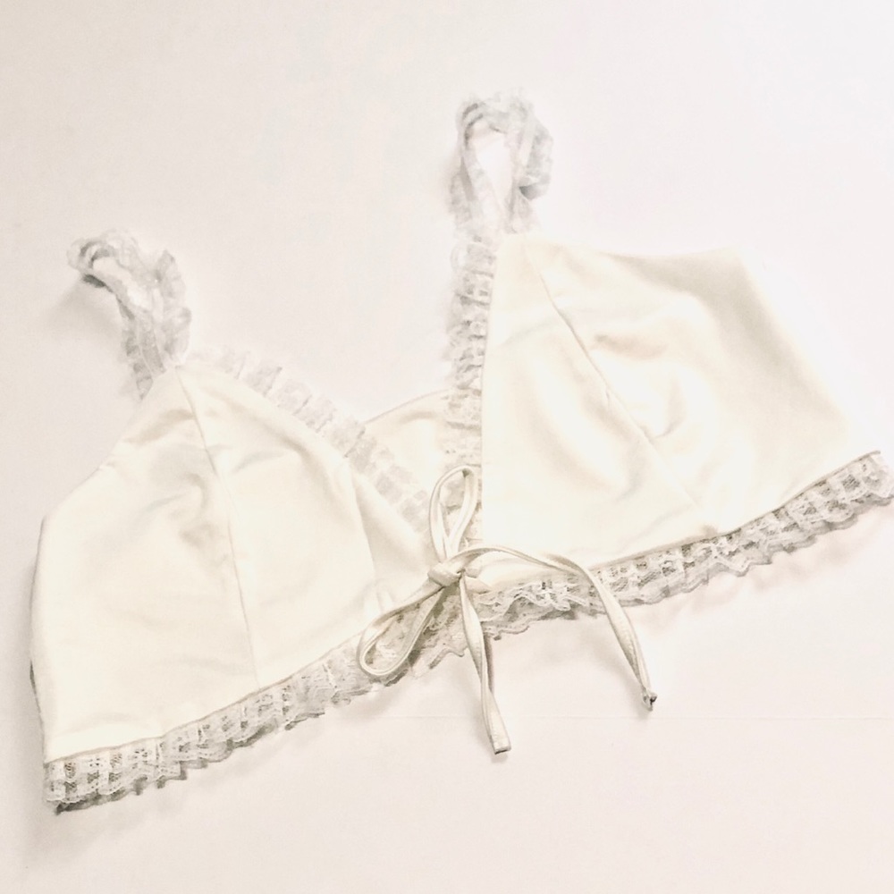 SHEIN WHITE FRONT TIE CROP TOP W/ CONTRAST LACE